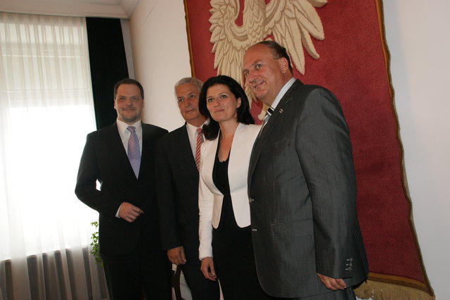 Österreichs Wirtschaftsdelegierter Ernst Kopp, WKOÖ-Direktor Christian Hofer, Staatssekretärin Ilona Antoniszyn-Klik, WKOÖ-Präsident Rudolf Trauner (v. l.).