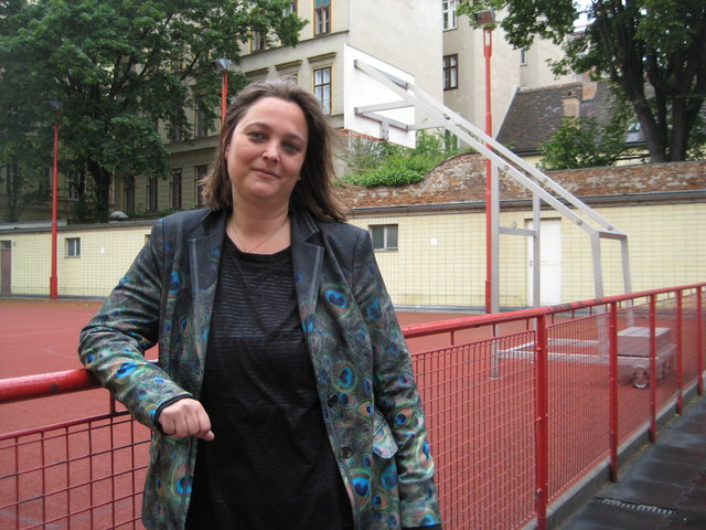 Doris Müller (Grüne) hofft auf eine baldige Sanierung der Jugendsportanlage in der Buchfeldgasse.