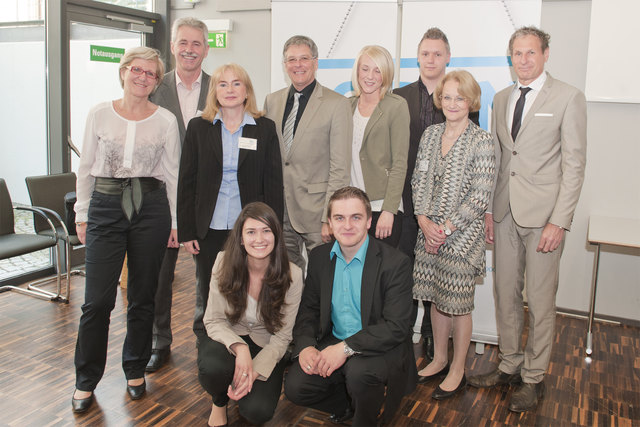 Dir. Mag. Christian Warmuth (CHS Villach), Dir. HR Mag. Christian Wamuth (HLW Hermagor), Landesschulinspektorin HR Dr. Renate Kanovsky-Wintermann, Landeshauptmann und Bildungsreferent Dr. Peter Kaiser, Karina Hartweger (HLW Spittal), Johannes Preschern (Fachschule f-. Sozialberufe), Dir. Johanna Egger und die Schüler/-innen Snjezana Maljuric und Ferdinand Stadtlober (4 KL. HLW Hermagor)