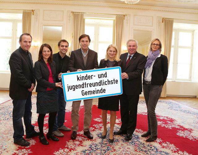 GemeindeSam für Kinder und Jugendliche mit LH Voves und Vize-LH Schützenhöfer.