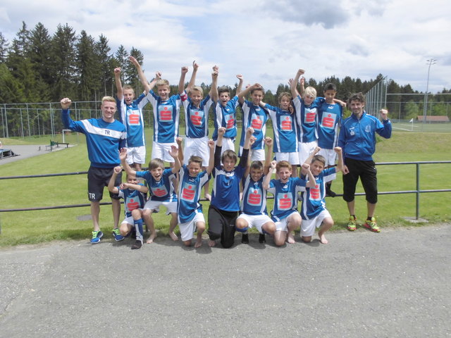 Die Betreuer Wolfgang Waldl (l.) und Lorenz Gerlitz (r.) konnten mit ihrem Team über den Finaleinzug jubeln. | Foto: KK
