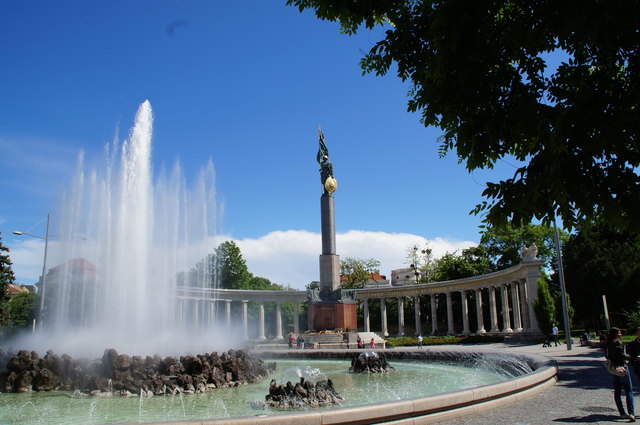 Schwarzenbergplatz