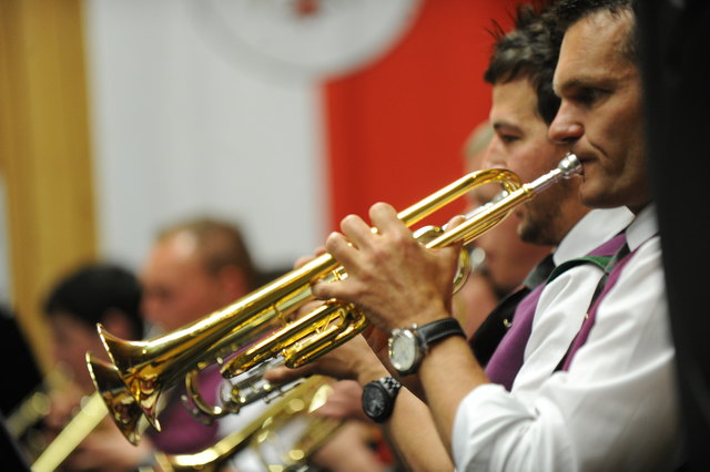 Die Musikapelle Axams lädt am Sonntag zum Fest beim Pavillon!