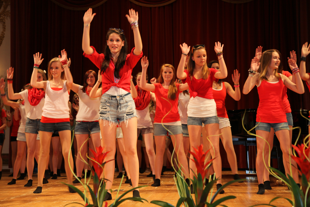 Tanzgruppe der 4c Klasse