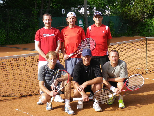 Stehend: Rainer Stinauer, Wolfgang Karas und Franz Bäcker 
Kniend: Fritz Pimpel, Heinz-Jürgen Happel und Heinrich Hauser | Foto: zVg