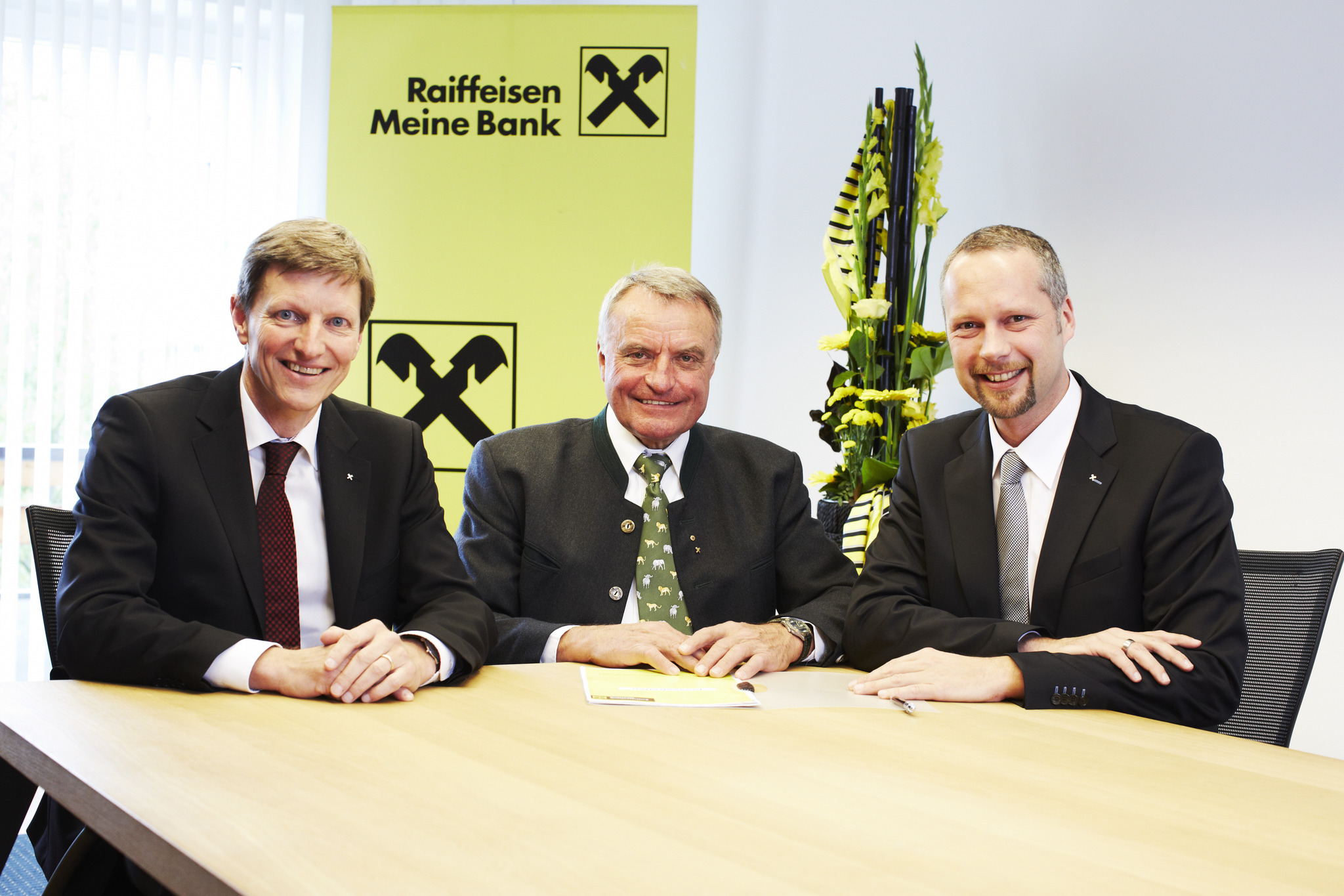 Raiffeisenbank Oberland präsentierte neues Führungsteam Landeck Raiffeisenbank Oberland präsentierte neues Führungsteam Landeck