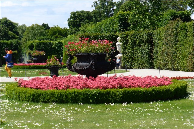 Wundervolle Blumenbeete und -behälter erfreuten das Auge der Kaiserfamilie und erfreuen jetzt die unseren