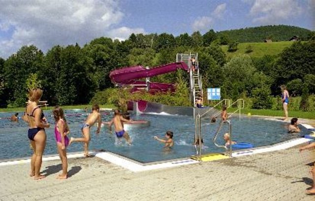 Die Rutsche im Freibad Semriach ist ein Spaß für die kleinen und auch größeren Kinder. | Foto: Gemeinde Semriach