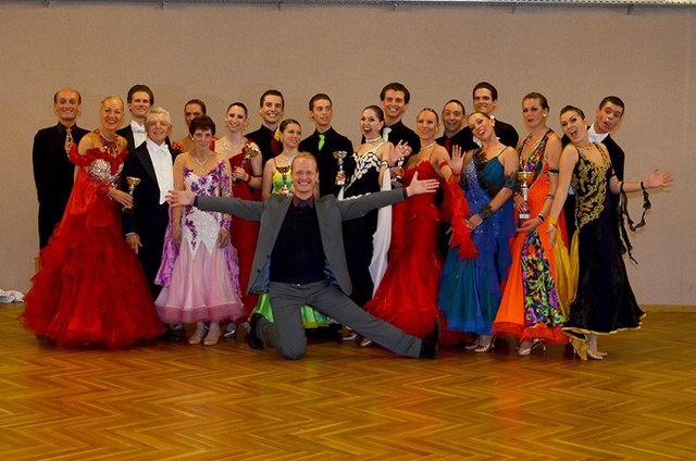 Sebastian Hoffman mit seinem erfolgreichen Team vom Tanzstudio Apollo 21