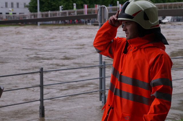 Fassungslosigkeit bei den Salzburger Einsatzkräften – die Wassermassen waren nicht aufzuhalten.