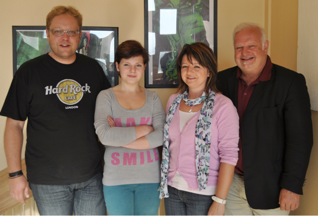 Manfred Heissenberger (Deutschlehrer PTS Villach), Julia Schwab (Bundessiegerin Jugendredewettbewerb), Susanne Heber-Romauch (Deutschlehrerin PTS Villach), Dir. OSR Ernst Johaim (Direktor PTS Villach)
