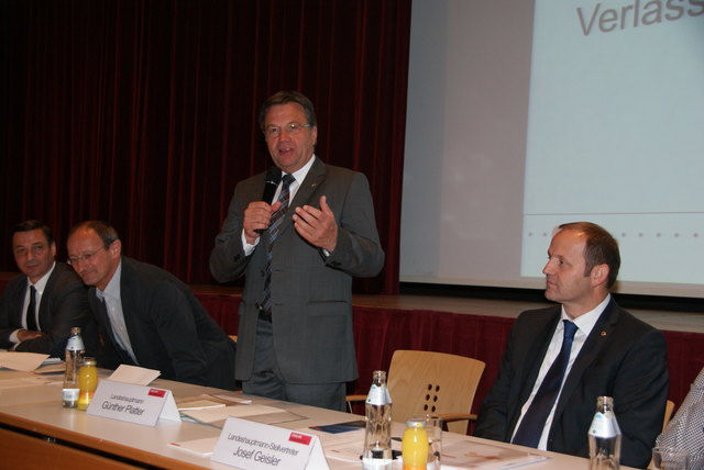 Vorhaben präsentiert: LH Günther Platter (Mi.) mit LGF Martin Malaun, LA Toni Mattle und LHStv. Josef Geisler.