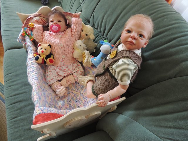 Alle haben darin Platz - auch für Mama ist noch ein Stehplatz frei - aber jetzt muss sie fotografieren!