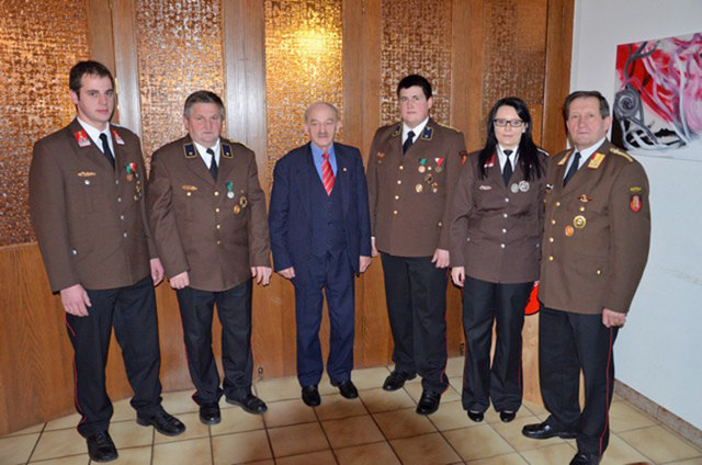 Stefan Höfler, Gerhard Steininger, Bürgermeister Adolf Salzinger, Christian Simmel, Helene Märzinger und Erich Nößlböck.