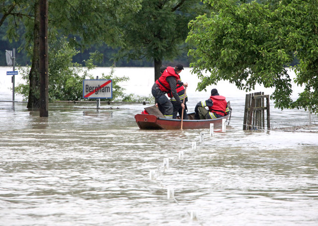 In der Gemeinde Alkoven gab es in manchen Ortschaften nur noch ein Vorrankommen in Feuerwehrzillen. | Foto: FF Alkoven/Kollinger