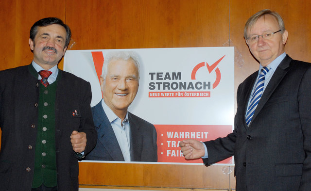 Leo Steinbichler (l.) und Anton Merkl vertreten das Team Stronach im Bezirk und Land.