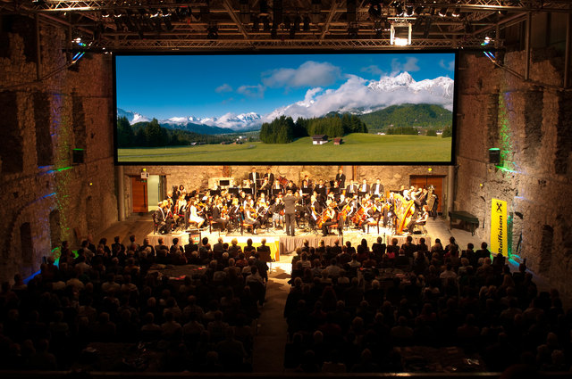 Eine harmonische Mischung aus sinfonischer Musik und atemberaubenden Bildern aus dem Bezirk.