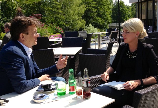 Zum EM-Vorab-Gespräch getroffen: Hannes Jagerhofer & Redakteurin Katja Auer