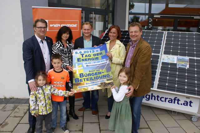 Christian Reim (Wien Energie), Energiebeauftragte Gaby Wilfling, Karl Mayerhofer, Bundesrätin und Gemeinderätin Angela Stöckl und Bürgermeister Markus Gogollok | Foto: zVg