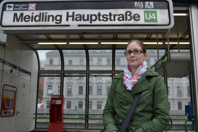 Fahrgast Elisabeth K., hier in der Station Meidlinger Hauptstraße, fährt fast täglich mit der frequentierten U4.