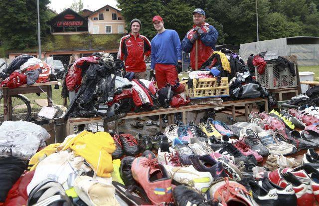 Vier Container Müll wurde aus dem Clubheim des SK Schärding entsorgt.