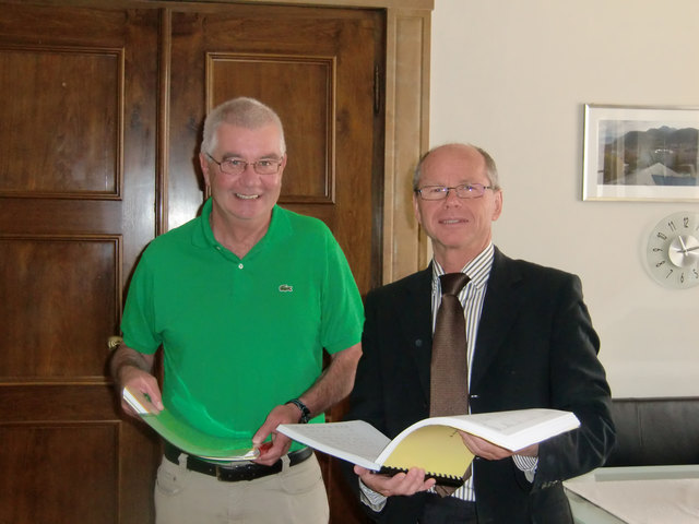 Finanzdirektor Karl-Heinz Marx und Bgm. Christian Stöckl legten eine stolze Stadt-Bilanz vor. | Foto: Stadtgemeinde