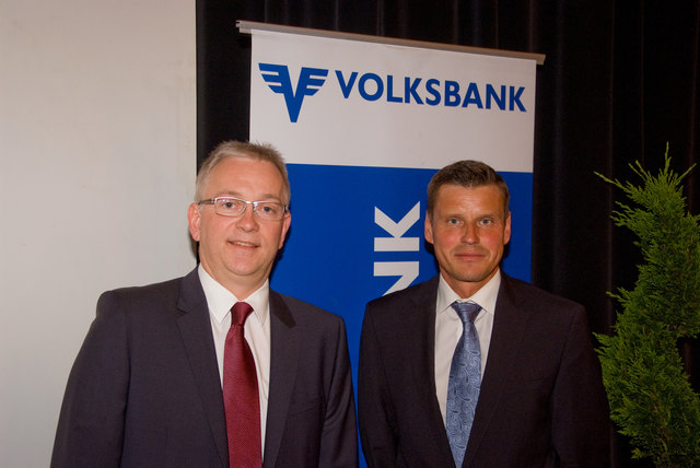 Vorstandsvorsitzender Richard Ecker mit Stellvertreter Gerhard Haidinger. | Foto: Volksbank Schärding