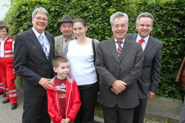 BP Dr. Heinz Fischer, LH Dr. Peter Kaiser und Bürgermeister LAbg. Andreas Scherwitzl beim Empfang in der Gemeinde Magdalensberg | Foto: Wajand