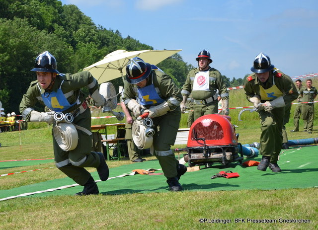 Ein paar Tage zuvor noch im Schlamm gestanden - heute auf der heißen Bewerbsbahn ihr Können gezeigt: so verlässlich sind unsere Feuerwehrmänner! | Foto: P. Leidinger