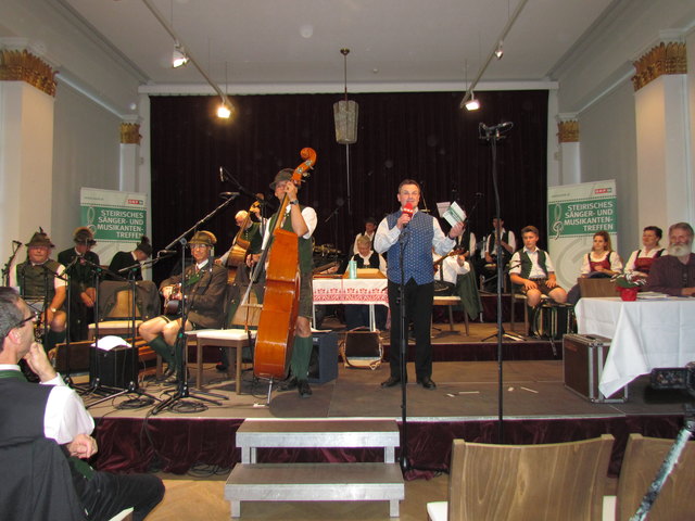 Peter Gillesberger führte durch das Salzkammergut Almsingen