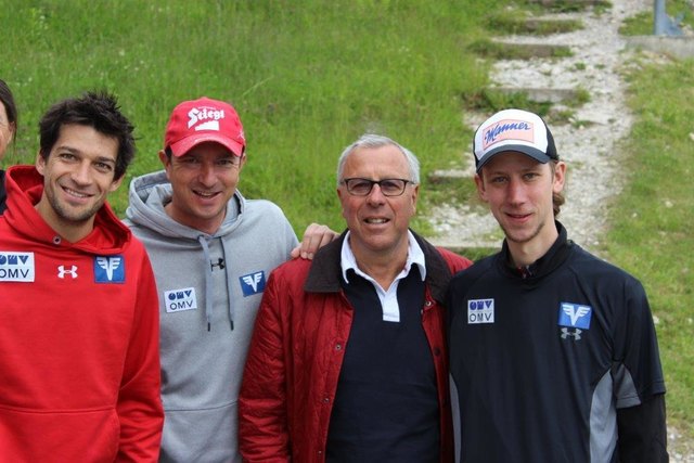 Stadtrat Zauchner wünschte Andi Kofler, Alexander Pointner und Lokalmatador Martin Koch viel Glück für die kommende Saison | Foto: Stadt Villach