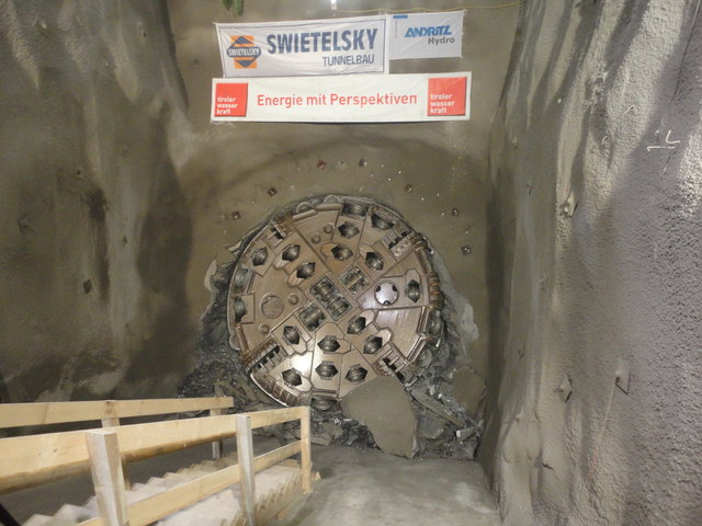 Durchschlag beim neuen Druckschacht für das TIWAG-Kaunertal-Kraftwerk - die Spezialtunnelbohrmaschine arbeitete sich in den vergangenen Monaten durch einen 1.430 Meter langen Druckabstiegsschacht. | Foto: TIWAG