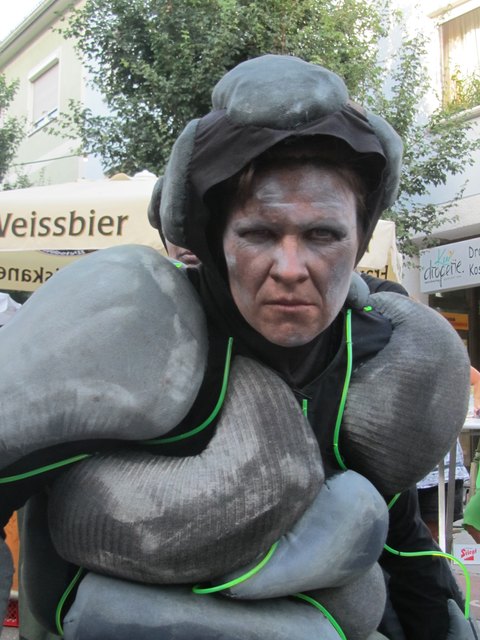 Aus dem Weg - Steinmenschen unterwegs.
