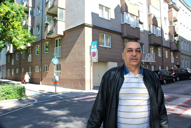 Anrainer Walter Elefant macht sich Sorgen wegen der Autoraser in der Stolzenthalergasse: Hier quert auch ein Schulweg.