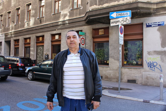 Anrainer Walter Elefant macht sich Sorgen wegen der Autoraser in der Stolzenthalergasse.