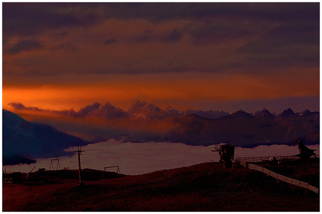 Sonnenaufgang am Krahberg und über Talnebel. © Ing. Günter Kramarcsik