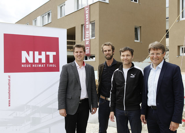 Firstfeier mit Bgm. Härting, Architekten Smoly und Lamprecht, NHT-GF Gschwentner. | Foto: Frischauf