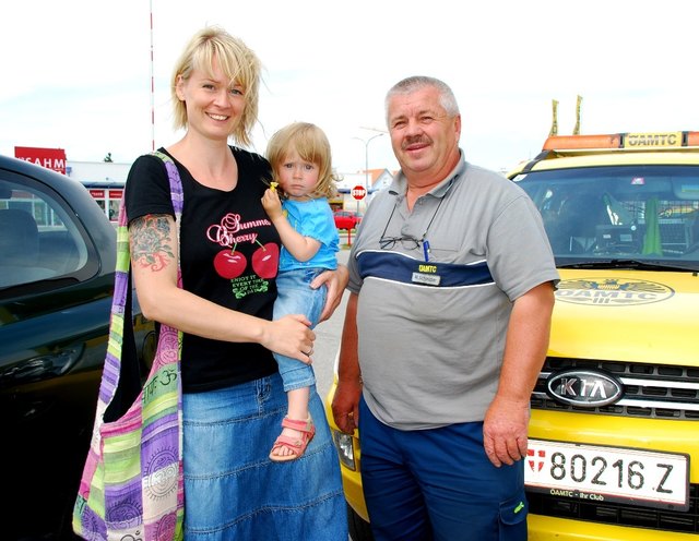 Pannenfahrer Martin Schindler mit Emily und ihrer Mutter | Foto: ÖAMTC