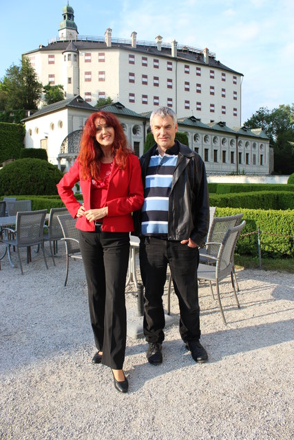 Die "Rote Mitzi" und Walter Weber von Blacksand bei der CD-Präsentation.