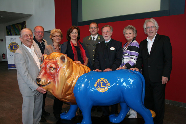 Hermann Fugger, GR Günther Stoiber, Mag. Elisabeth Rotter-le Beau, die Präsidentin des Lions Club St. Helena Gabriele Leiss, Major Mag. Adolf Obendrauf, Vizegovernor Eva-Maria Franke und Schatzmeister Dr. Karl Bewi | Foto: zVg