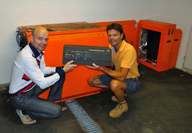 Markus (li.) und Christian Pirkner spenden das gute Stück Opfern im Hochwassergebiet. | Foto: Privat