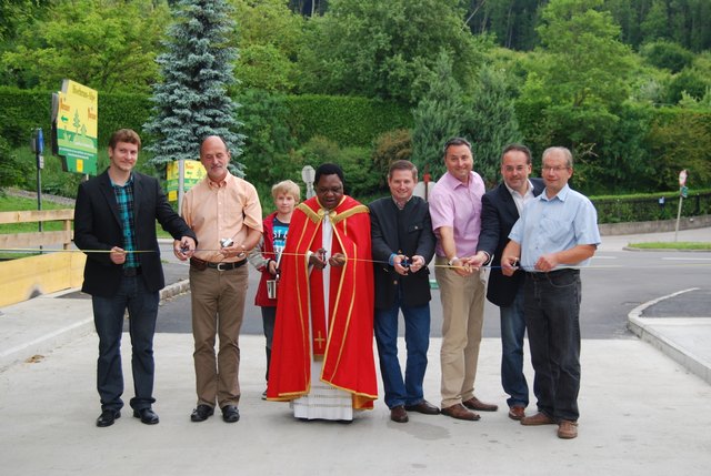 Foto: v.l.n.r.: DI Alexander Groß (Pittel&Brausewetter), Heinz Vlasak (NÖ Brückenbauabteilung), Maximilian Kadlec, Pfarrer Leurent, GR. Thomas Kadlec, Bgm. Michael Cech, GGR. Marcus Richter, Vbgm. Franz Gruber