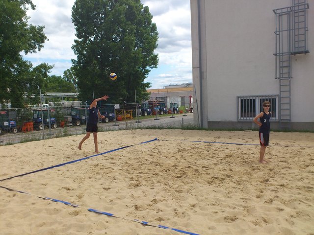 Florian BLAUENSTEINER beim Aufschlag
