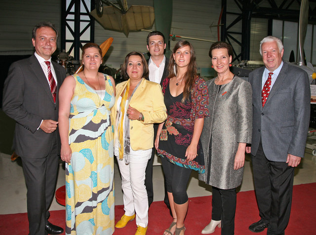 Stefanie Ebner-Hopf (2.v.l.), Thomas Haunschmid (4.v.l.), Tina Kirchweger (3.v.r.). | Foto: SWV NÖ