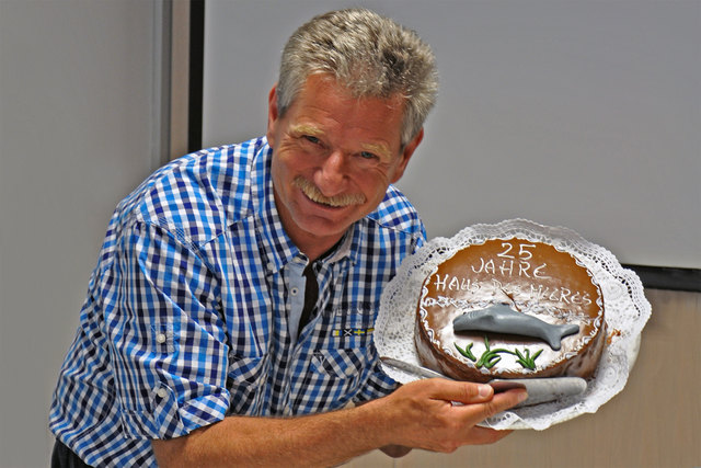 Michael Mitic, Direktor des Haus des Meeres, freut sich über die Gratulationen zum 25-jährigen Dienstjubiläum. | Foto: Sylvia Mayrhofer