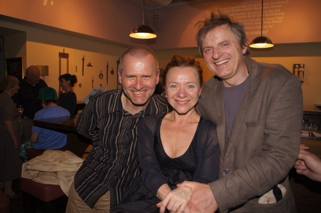 Eine Wand der Fröhlichkeit bildeten Jurek Milewski und Beata Milewska vom „Odeïon“ mit Architekt Krzysztof Mekal.