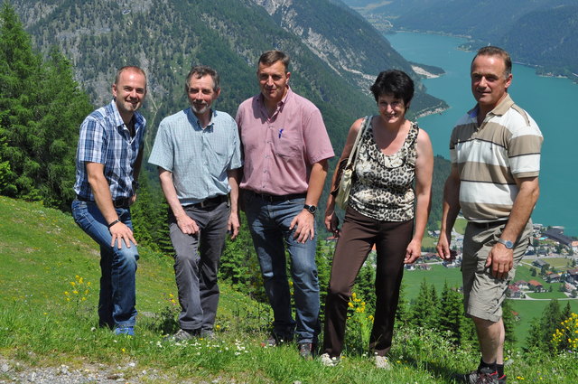 Im Bild von links: LK Präsident Ing Josef Hechenberger, Ldw-Kammeramtsdirektor DI Richard Norz, Obmann der Bez Ldw.Kammer Schwaz Hannes Partl, Bezirksbäuerin Sonja Gschösser und Ernst Niedrist aus Pertisau