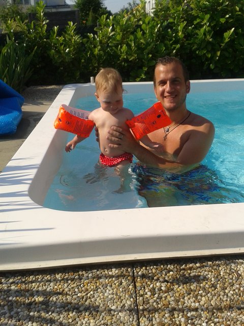 10 Monate alt und so eine Wasserratte :-)