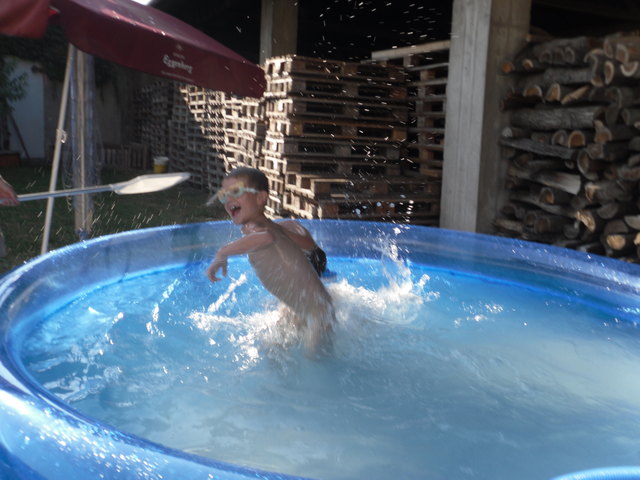 Daniel beim plantschen