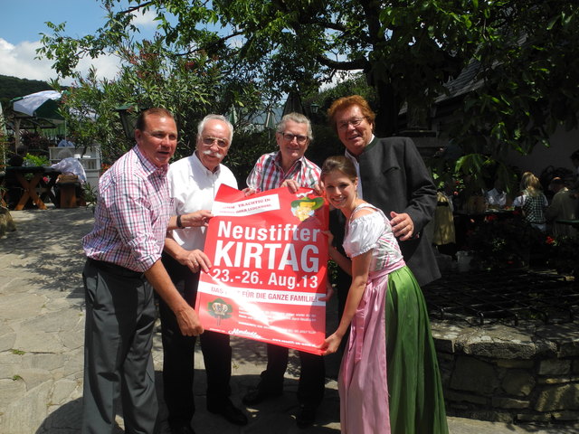 Mag. P. Wolff, Alt Gemeinderat und Landtagspräsident bertl Holub, KO BR Michael Eischer, Weinbauvereins Obmann W.Zeiler und Anna Eischer